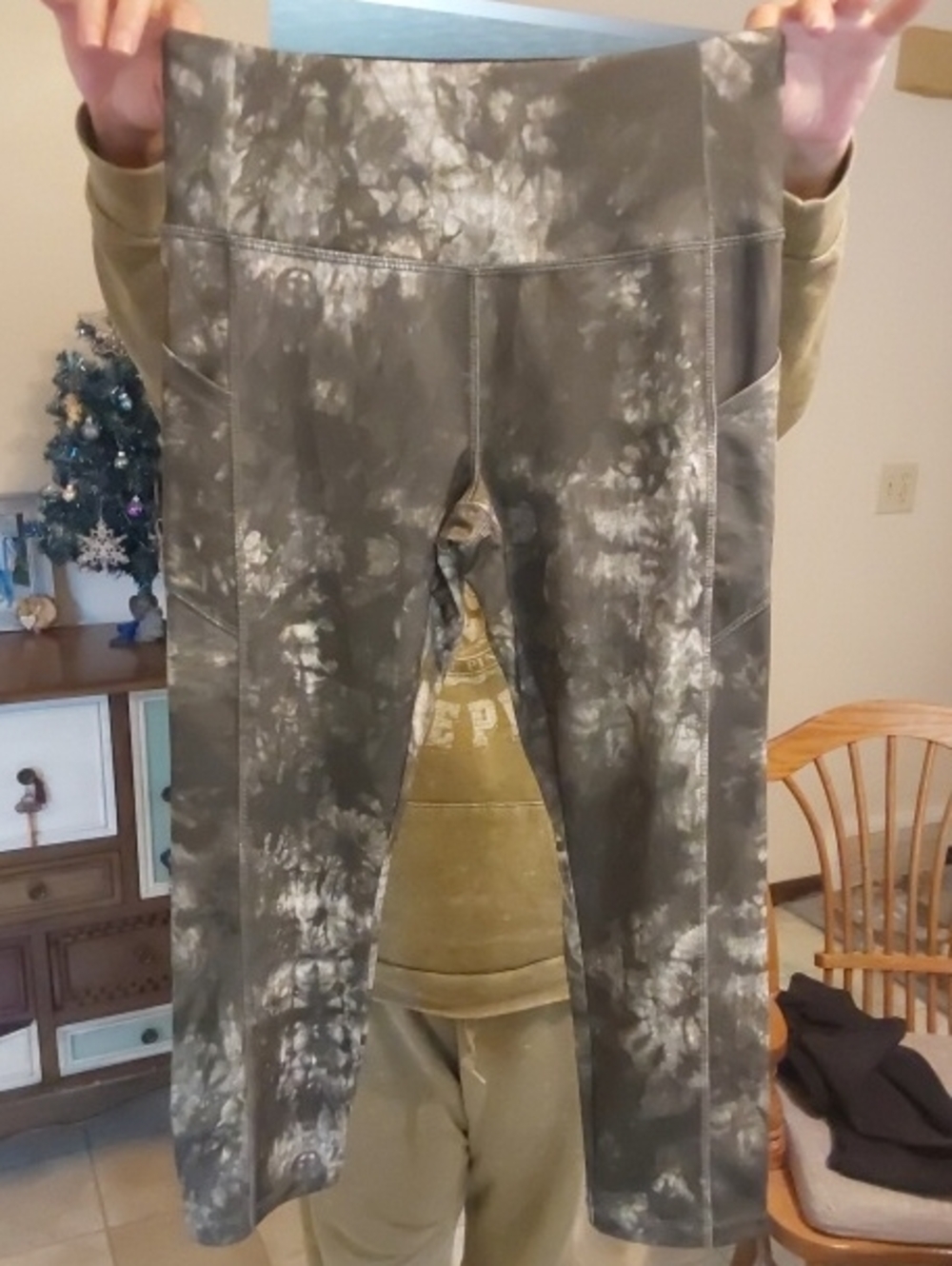 Vogo High-Waist Dk. Sage Tie-Dye Active Capri Leggings